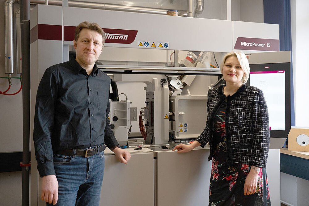 Prof. Sover mit Nadeshda Sälinger, Projektmitarbeiterin