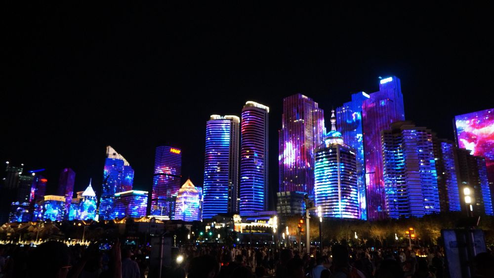 China Kompetenzzentrum, Hochschule Ansbach, Qingdao, Nacht, Skyline, Wolkenkratzer, Beleuchtung, Kultur