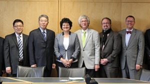 China Kompetenzzentrum, Hochschule Ansbach, Kooperation, hochrangige Delegation, Treffen, Paterhochschule, Besuch, Zusammenarbeit, Menschengruppe