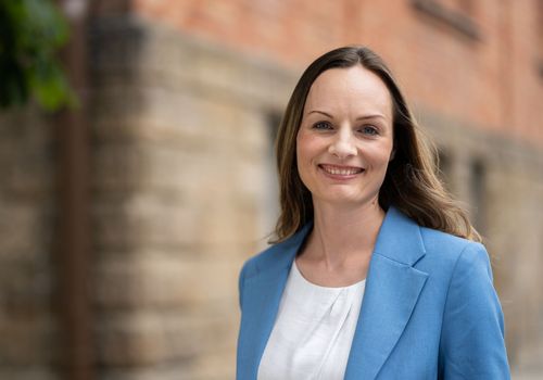 Prof. Dr. Sarah Schöllhammer – Professorin Angewandte Wirtschafts- und Medienpsychologie (AWM)