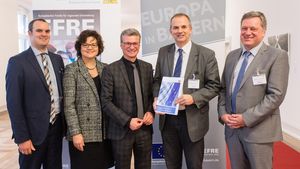 Wissenschaftsminister Bernd Sibler übergibt EU-Fördergeldbescheid für Technologietransfer 