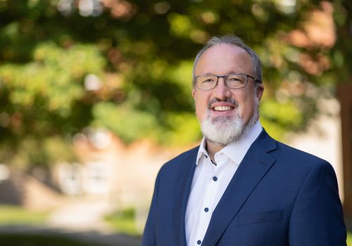 Prof. Dr.-Ing. Sascha Müller-Feuerstein – Leiter School of Business and Technology (SBT)