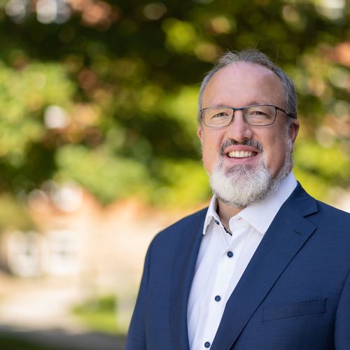 Prof. Dr.-Ing. Sascha Müller-Feuerstein – Leiter School of Business and Technology (SBT)