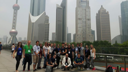 China Kompetenzzentrum, Hochschule Ansbach, Shanghai, Skyline, Gruppenfoto, Studierenden, Großstadt, Wolkenkratzer, Sehenswürdigkeit, Kultur