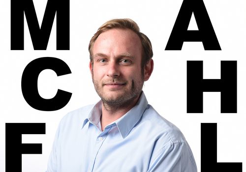 Prof. Florian Machill – Professor Visualisierung und Interaktion in digitalen Medien (VIS) / Praktikumsbeauftragter Visualisierung und Interaktion in digitalen Medien (VIS)