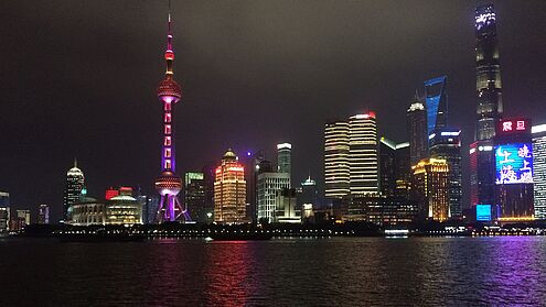 China Kompetenzzentrum, Hochschule Ansbach, Uferpromeade, Shanghai, Sehenswürdigkeit, Bund, Skyline, Großstadt, Nacht, Lichter, Wolkenkratzer, Kultur