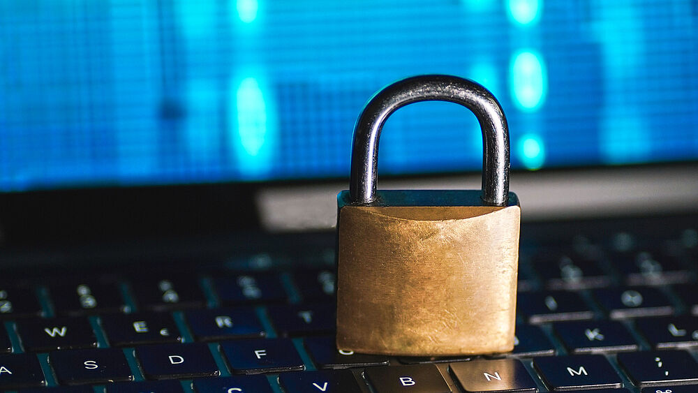 Schloss auf Laptop