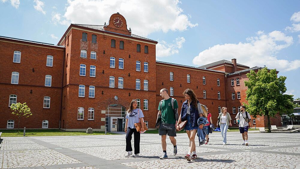 Ansbach University of Applied Sciences campus with students