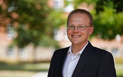Prof. Dr. Patrick Gröner